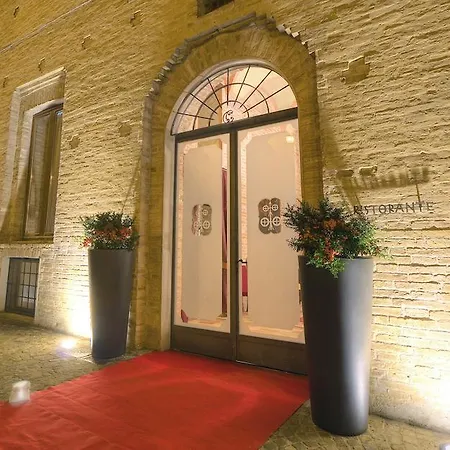 Palazzo Carradori 4* Montefano