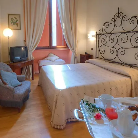 Palazzo Carradori Montefano